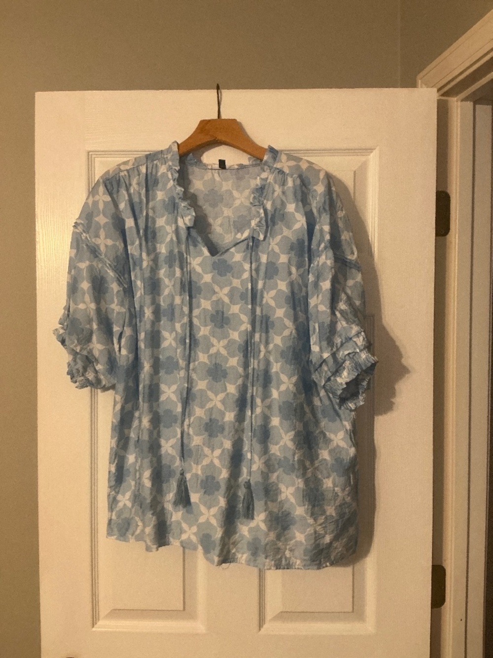 Michelle McDowell, XL, Blue and white blouse